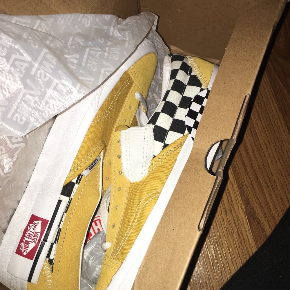 Brand New Vans sz5 NEWInBOX....Never Worn!!!